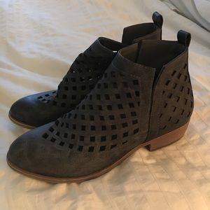 ⭐️Charcoal Gray ankle boots - like new condition!